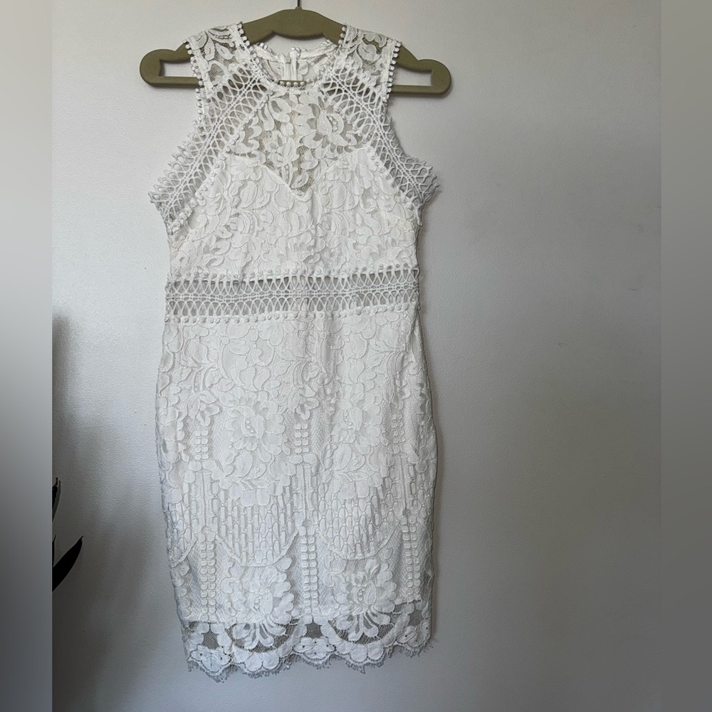 Women’s Dress- lace detail